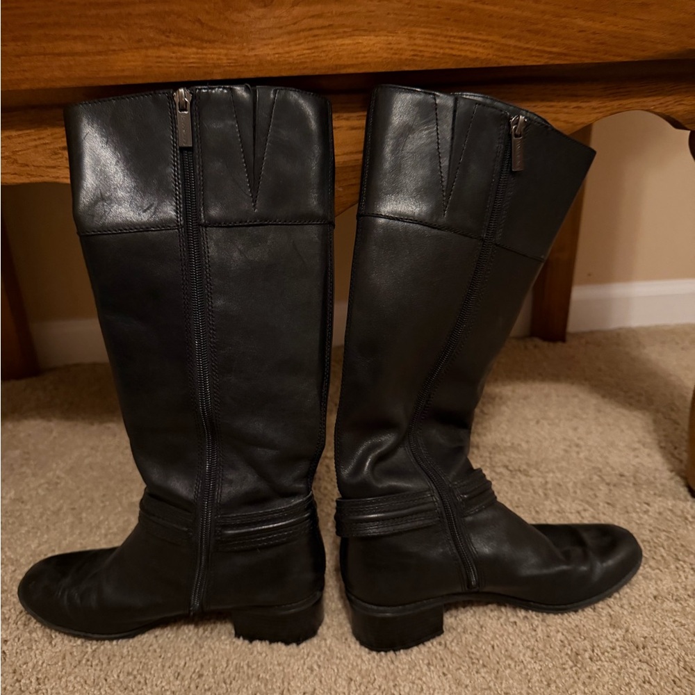 Elegant Black Heeled Boots - Picture 4 of 7